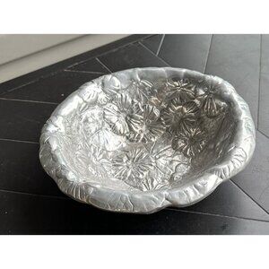 Wilton Armetale Round Serving Bowl Flowers Floral Pattern 9"